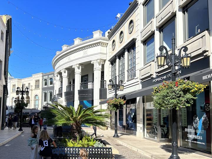 Shops and cafe tables on a street in the Golden Triangle, Beverly Hills
